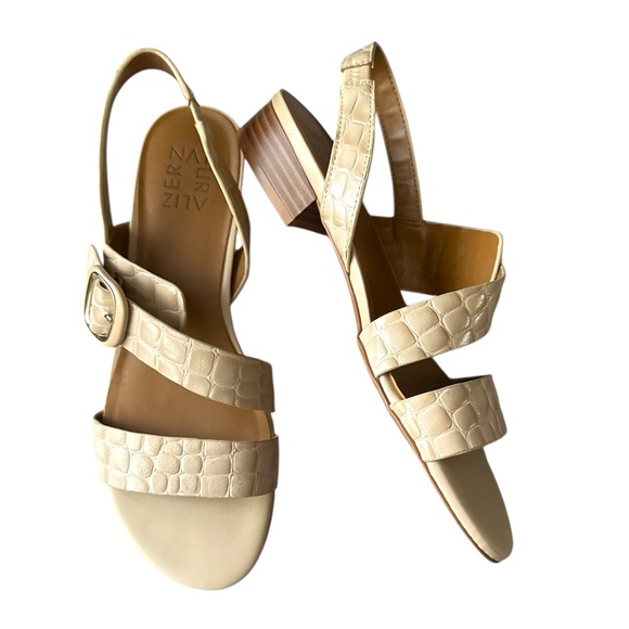 Naturalizer Women's Meesha Leather Low Heeled Sandal with buckle size 8 Like New - Picture 1 of 17
